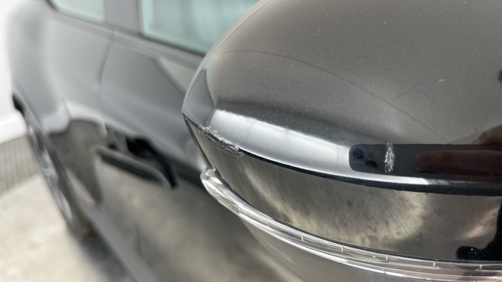RENAULT MEGANE E-TECH Scratches