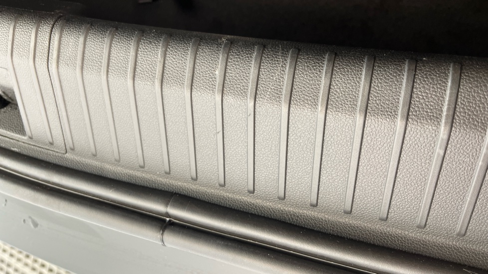 RENAULT MEGANE E-TECH Scratches
