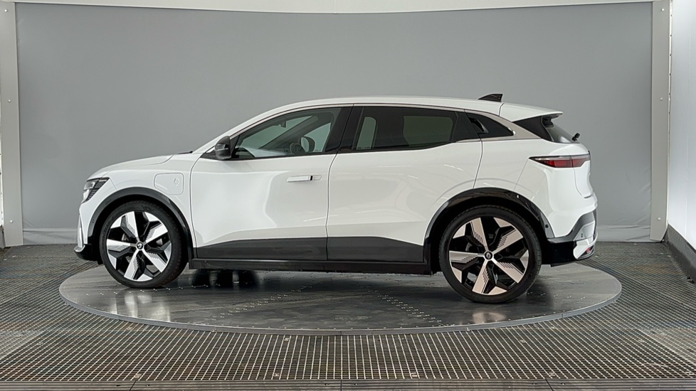 RENAULT MEGANE E-TECH Image 2