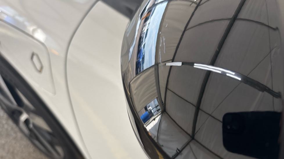 RENAULT MEGANE E-TECH scratches