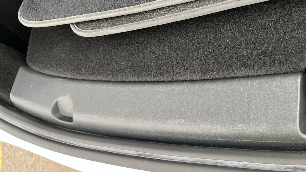 TESLA MODEL Y scratches