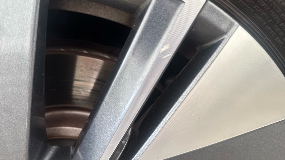 SKODA ENYAQ scratch