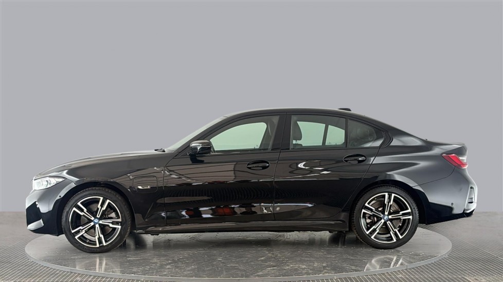 BMW 3 SERIES Image 2