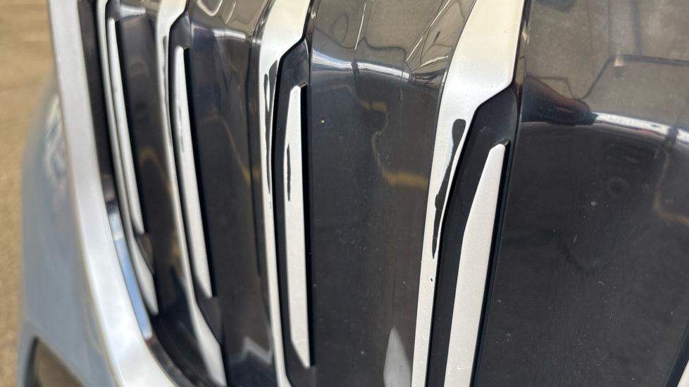 BMW iX1 Scuff