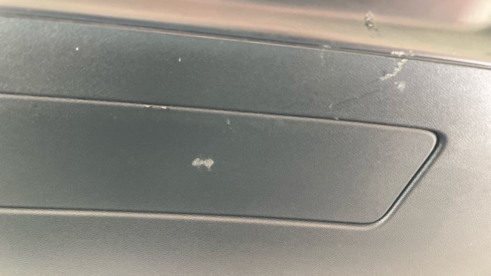 VOLVO XC40 scuff