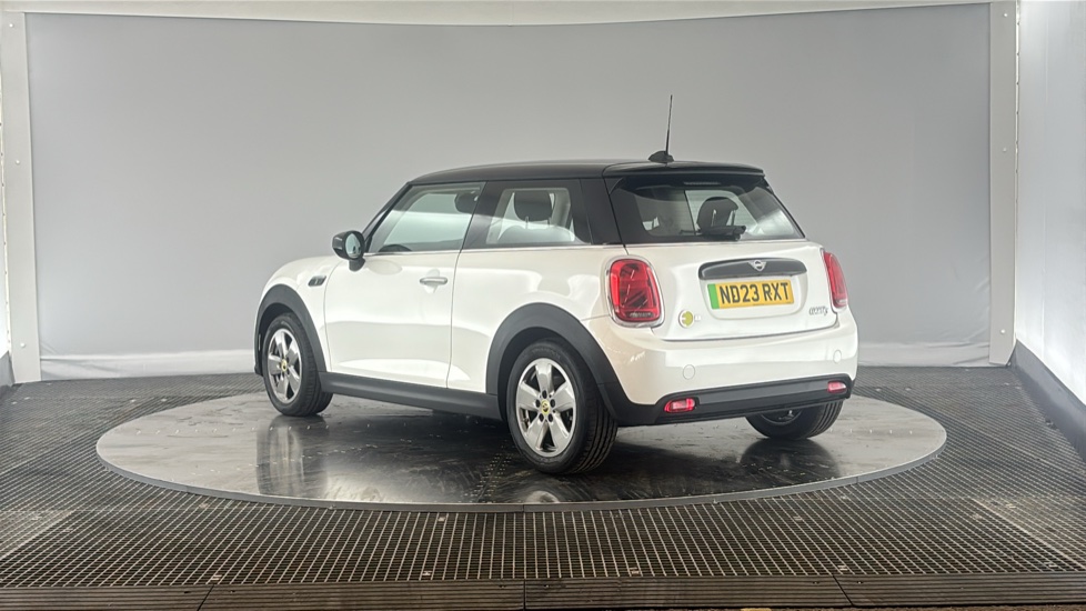 MINI HATCHBACK Image 3