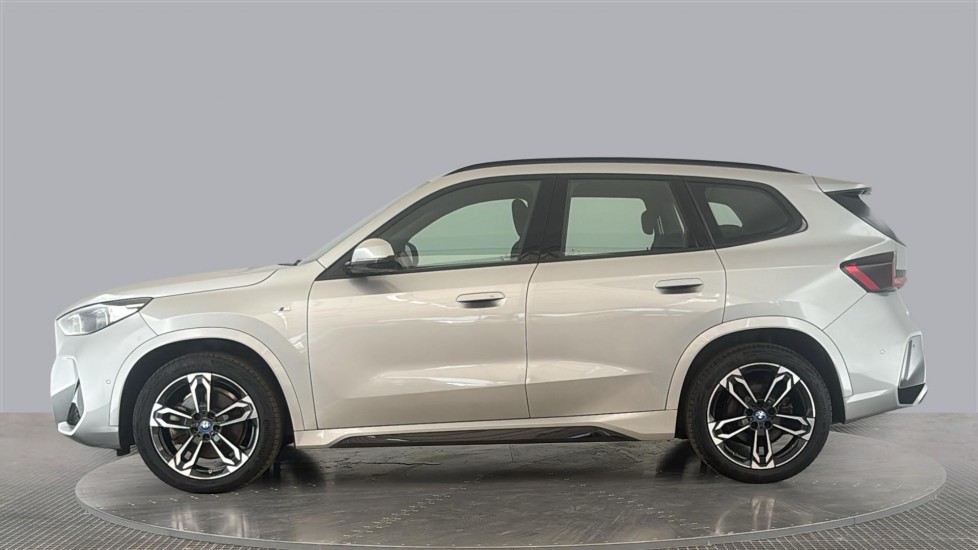 BMW iX1 Image 2