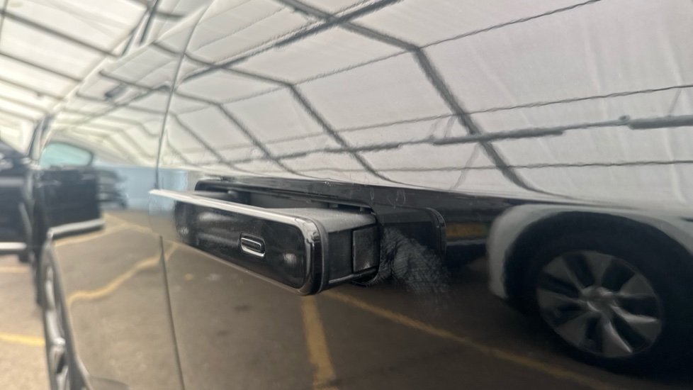 JAGUAR I-PACE dent