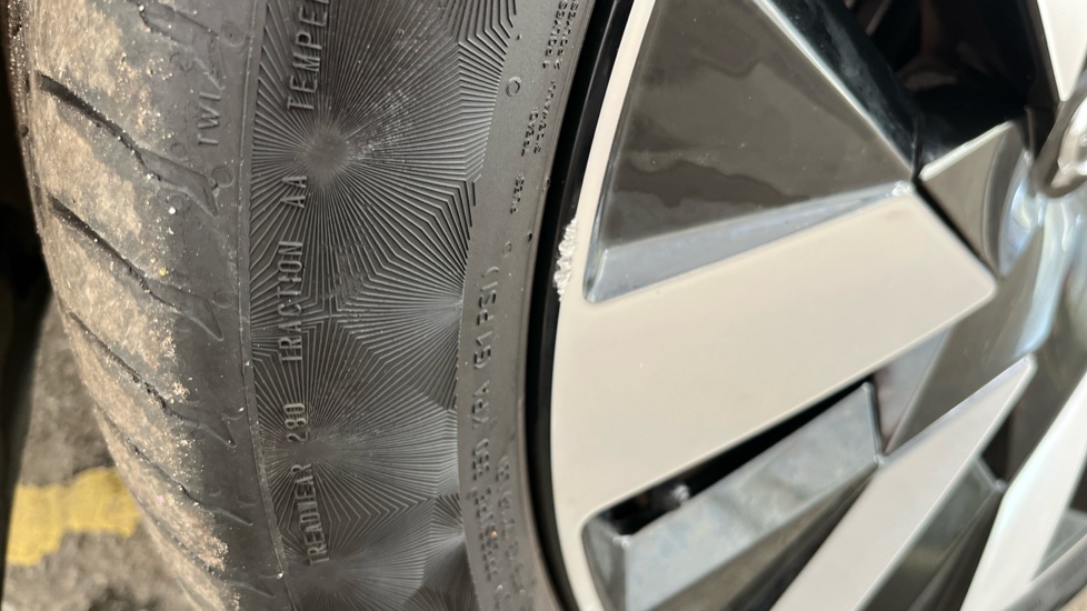 VOLVO XC90 scuff