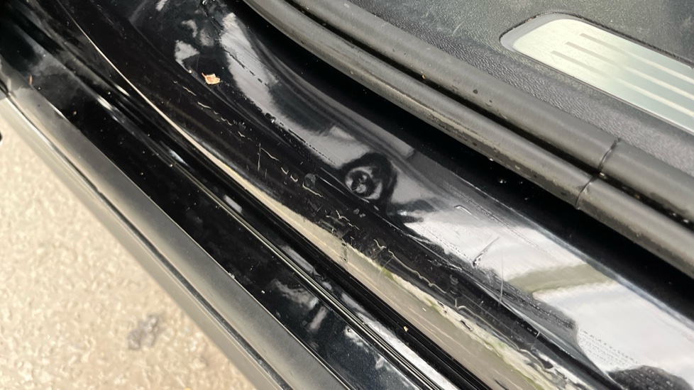 VOLVO XC90 shut dent
