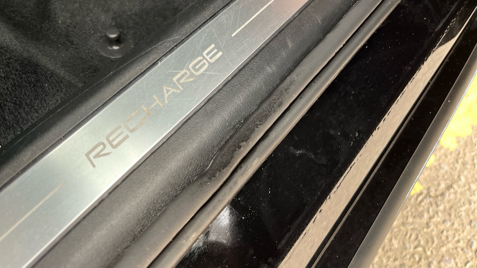 VOLVO XC90 aperture seal worn