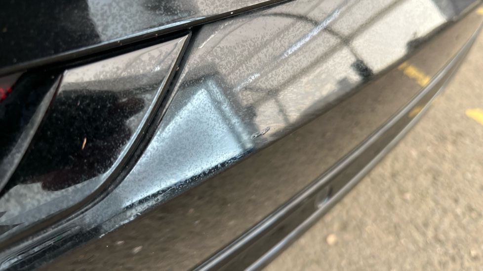 VOLVO XC90 scratch
