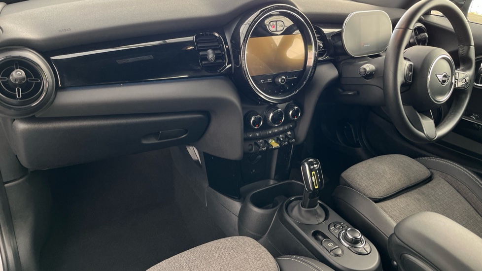 MINI HATCHBACK Image 10