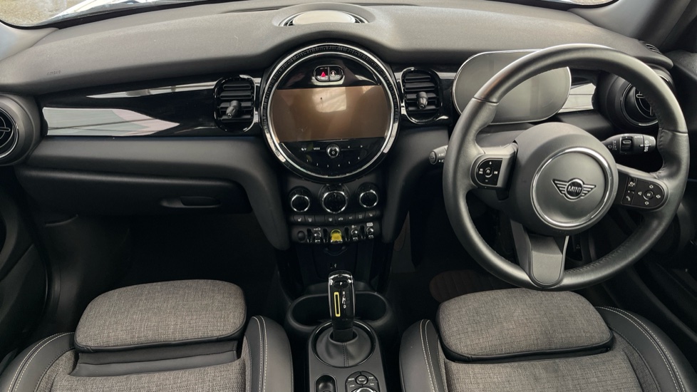 MINI HATCHBACK Image 11