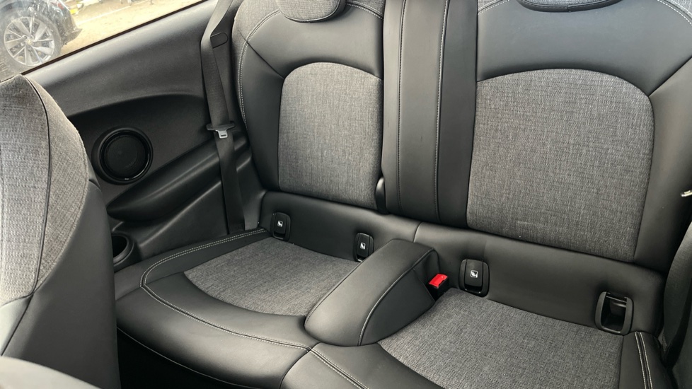 MINI HATCHBACK Image 14
