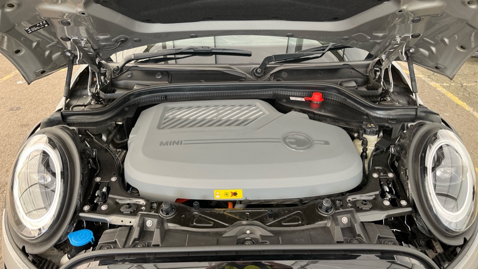 MINI HATCHBACK Image 16