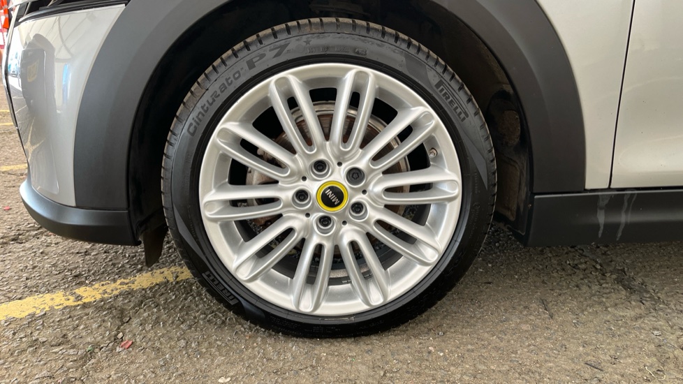 MINI HATCHBACK Image 17