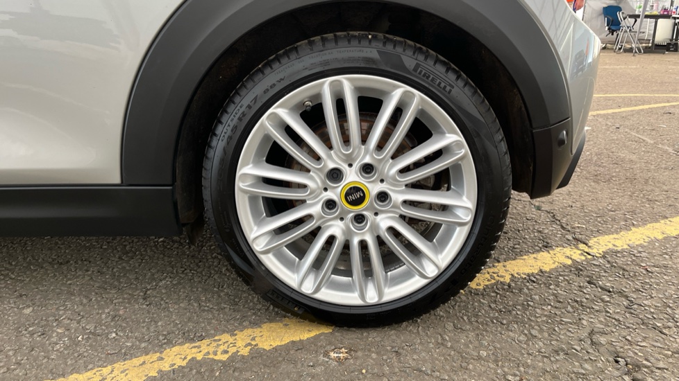 MINI HATCHBACK Image 18