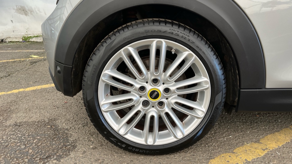 MINI HATCHBACK Image 19