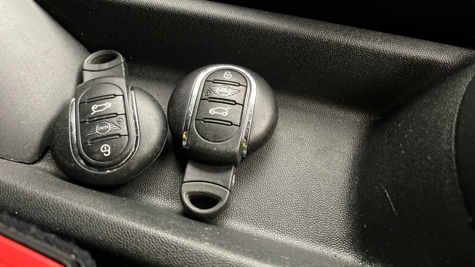 MINI HATCHBACK two keys
