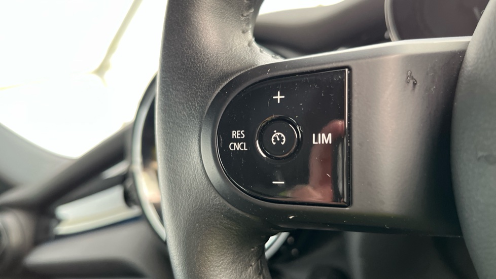MINI HATCHBACK cruise control
