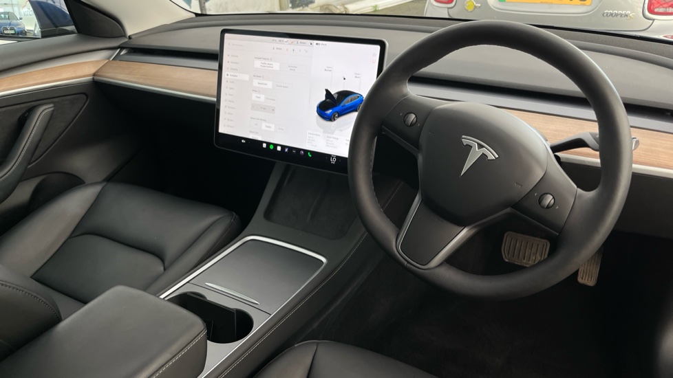 TESLA MODEL 3 Image 9