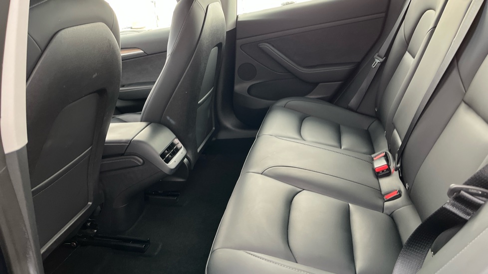 TESLA MODEL 3 Image 14