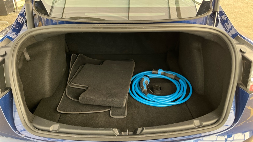 TESLA MODEL 3 Image 15