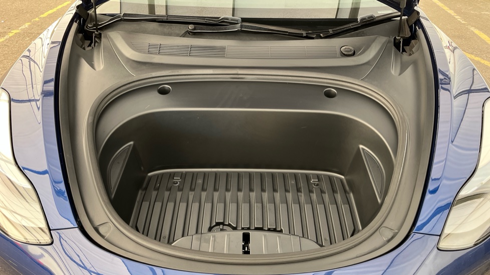 TESLA MODEL 3 Image 16