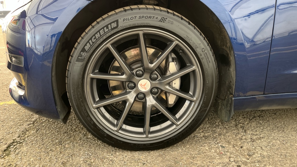 TESLA MODEL 3 Image 17