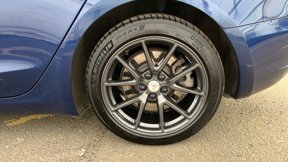 TESLA MODEL 3 Image 18