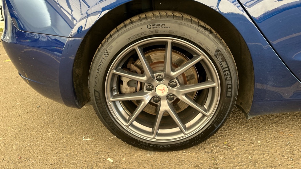 TESLA MODEL 3 Image 19