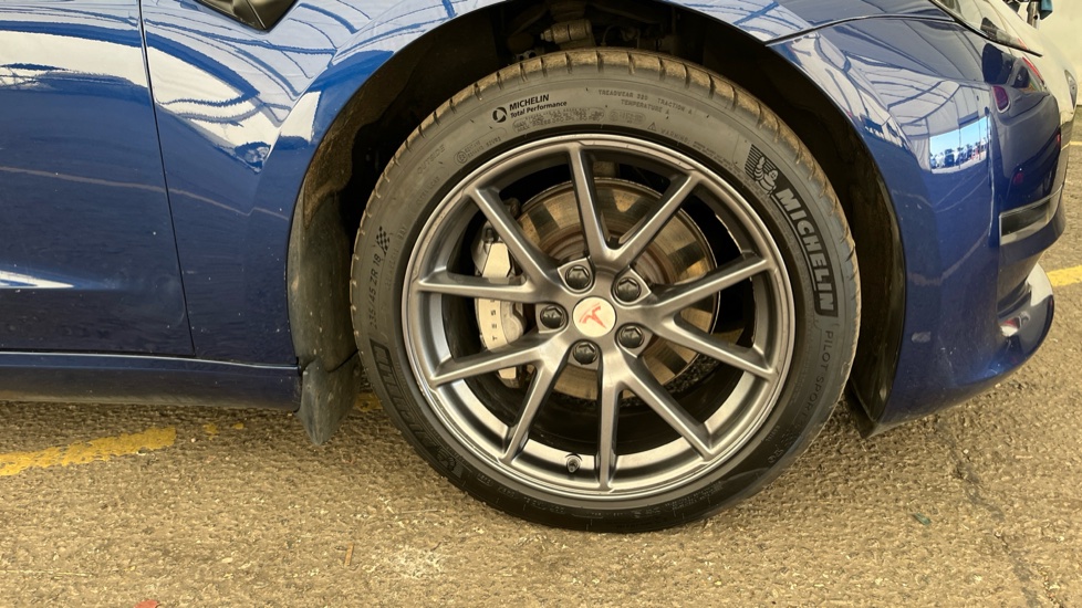 TESLA MODEL 3 Image 20