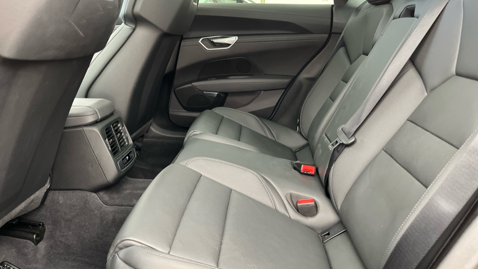 AUDI E-TRON GT Image 14