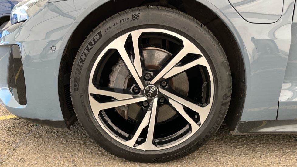 AUDI E-TRON GT Image 17