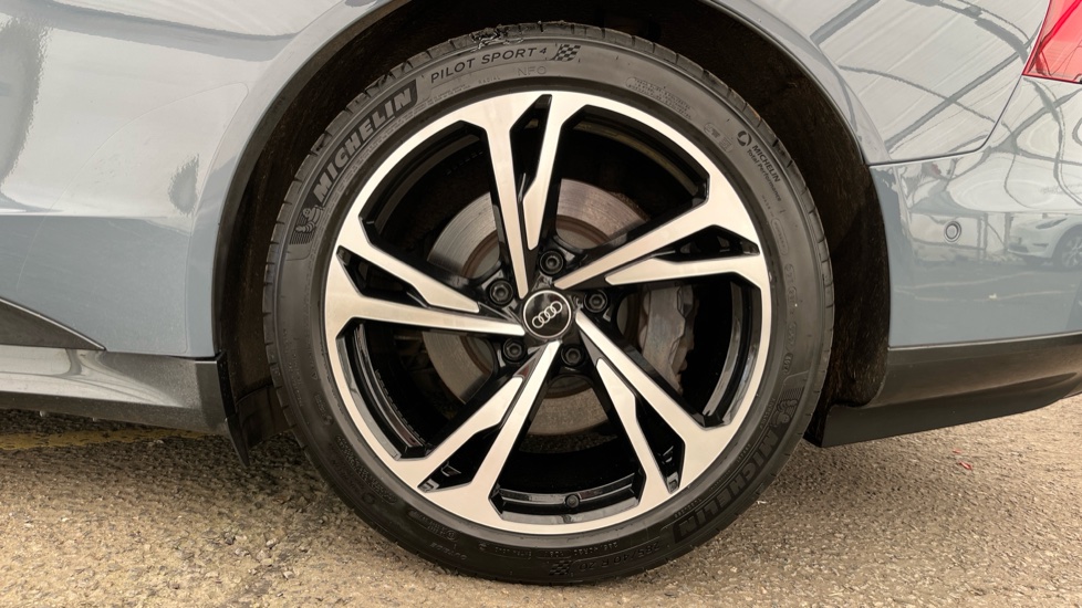 AUDI E-TRON GT Image 18