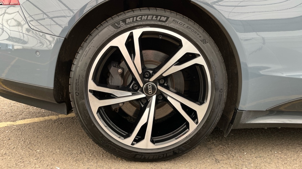 AUDI E-TRON GT Image 19