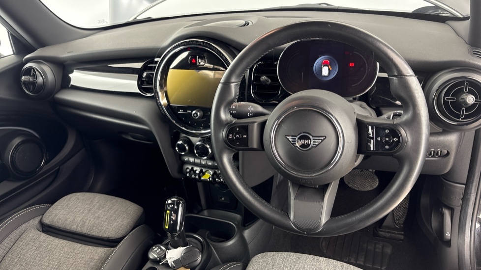 MINI HATCHBACK Image 9