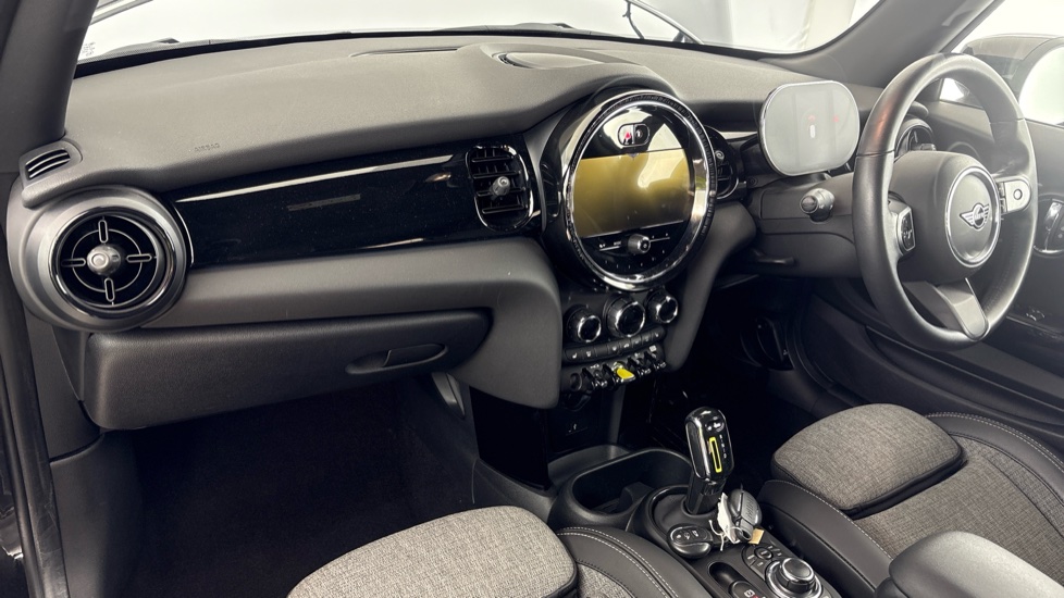 MINI HATCHBACK Image 10