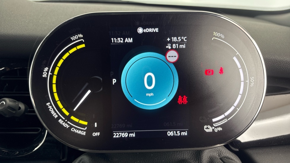 MINI HATCHBACK Image 13