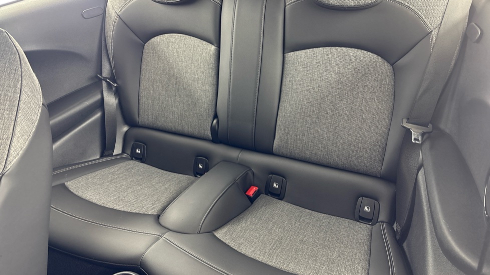 MINI HATCHBACK Image 14