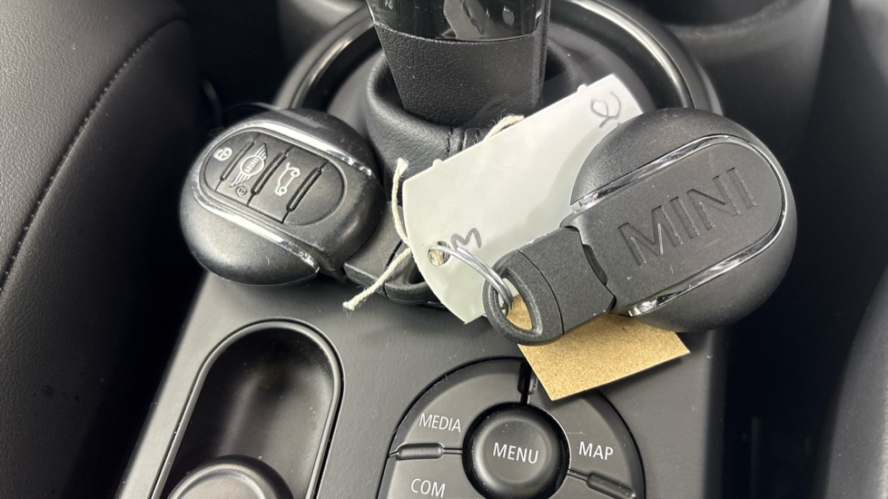 MINI HATCHBACK two keys
