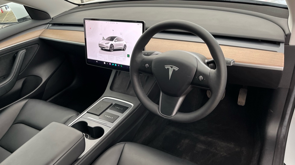 TESLA MODEL 3 Image 9