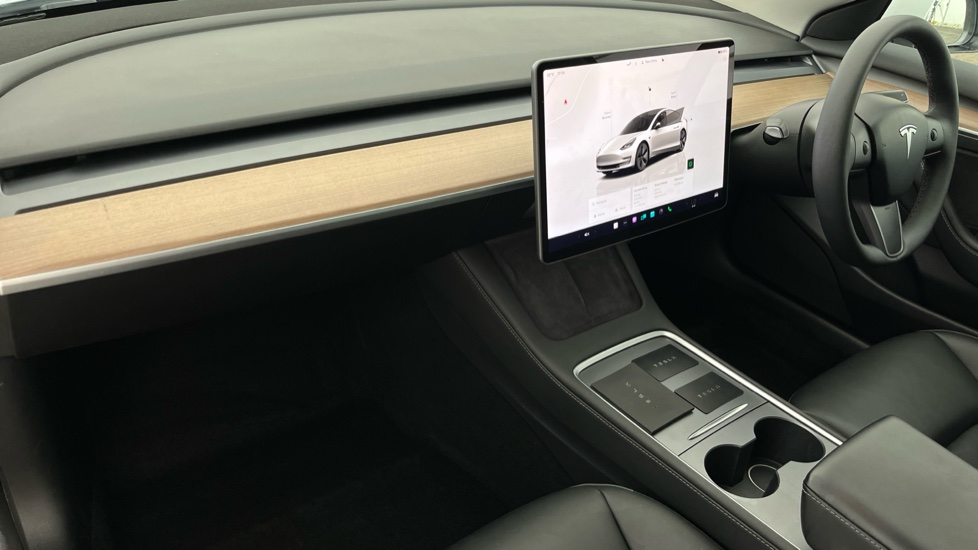 TESLA MODEL 3 Image 10