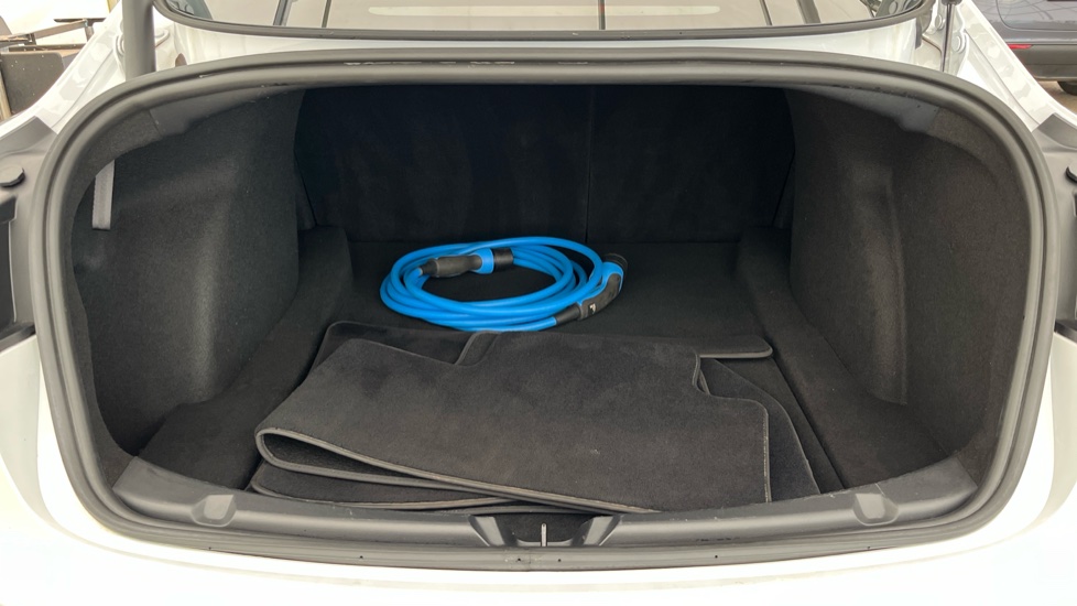 TESLA MODEL 3 Image 15