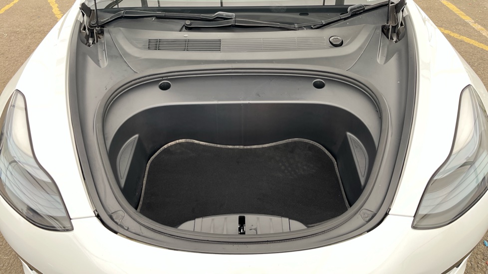 TESLA MODEL 3 Image 16