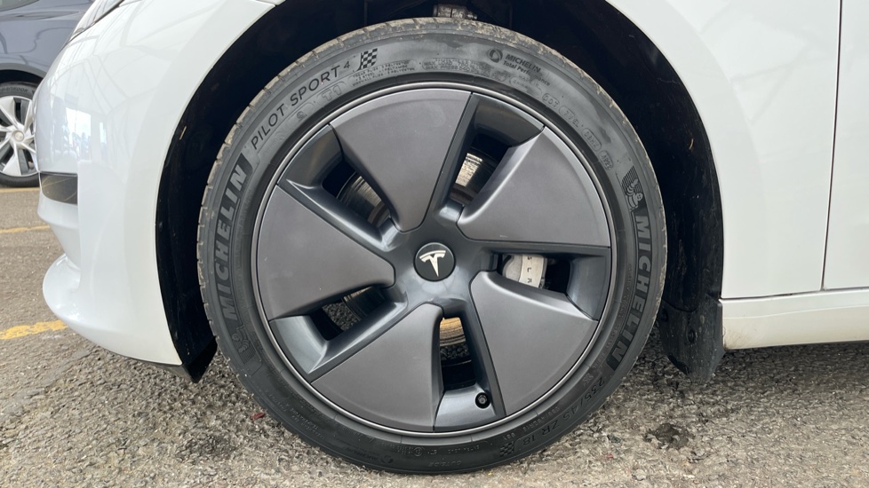 TESLA MODEL 3 Image 17
