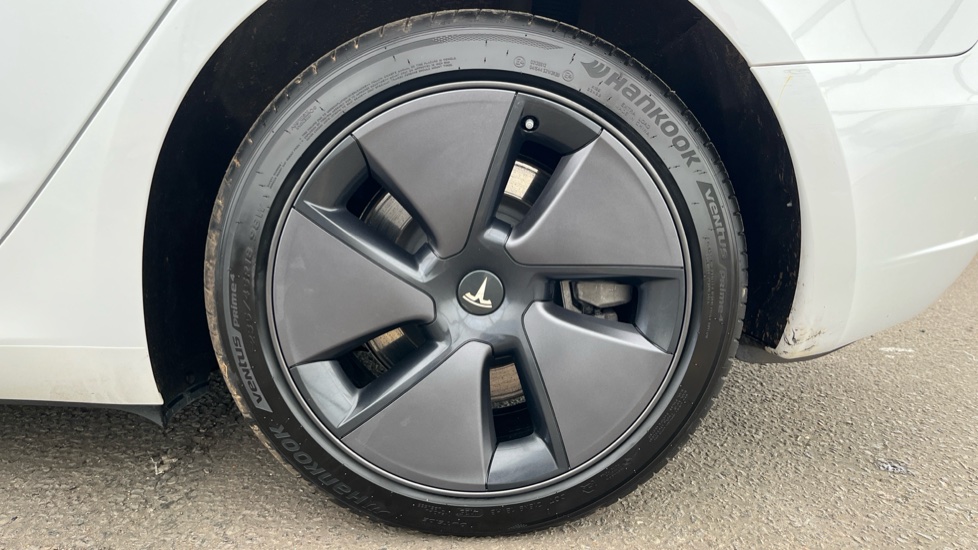 TESLA MODEL 3 Image 18