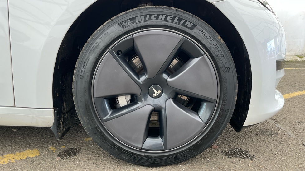 TESLA MODEL 3 Image 20