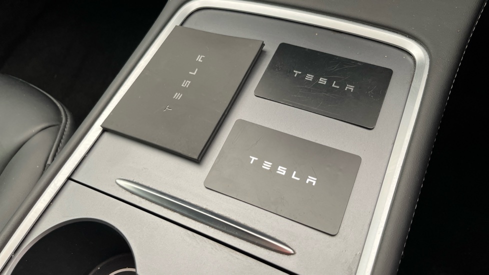 TESLA MODEL 3 2 keys available